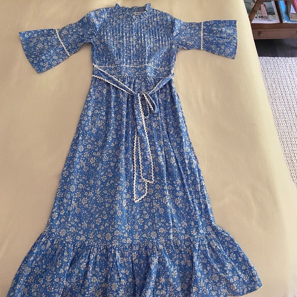 Pink City Prints Dresses & Skirts - Pink City Prints blue/white floral dress